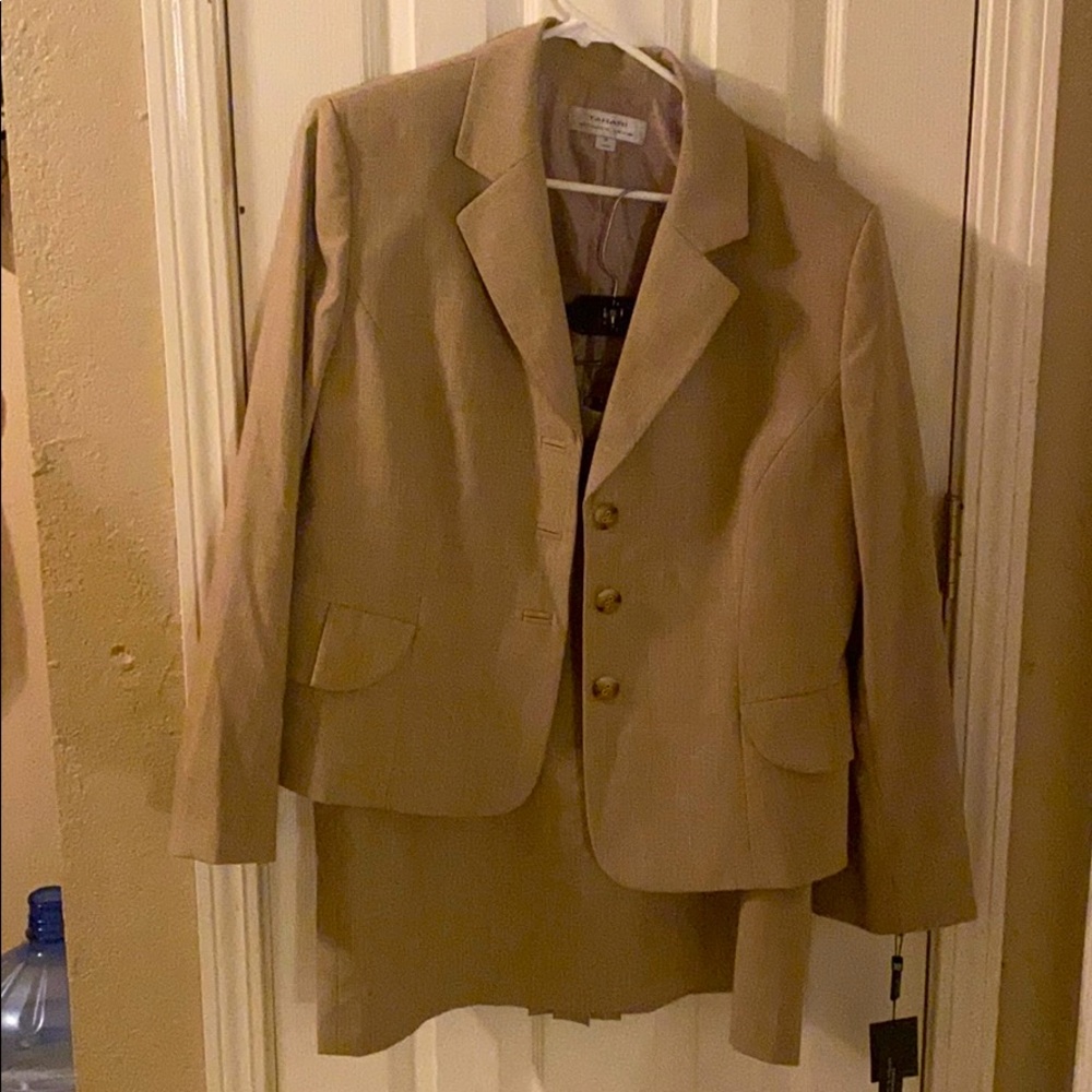 Tahari ASL skirt suit